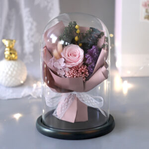 Mini bouquet in glass dome