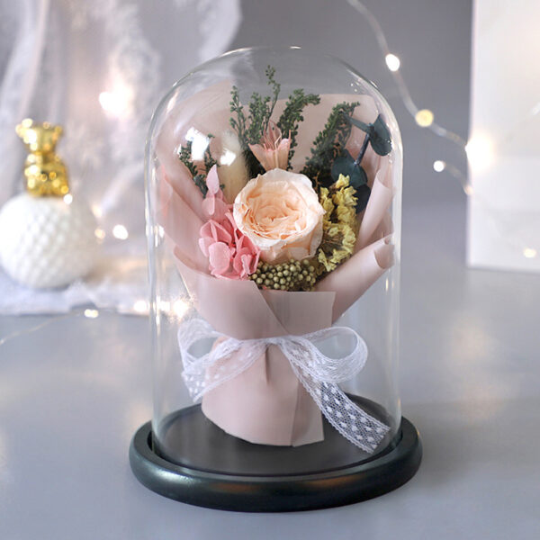 Mini bouquet in glass dome